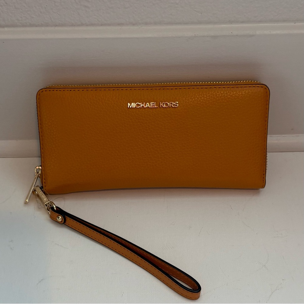 Michael Kors Jet set travel wallet